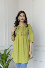 Women Green printed 3/4th sleeve cotton tunic