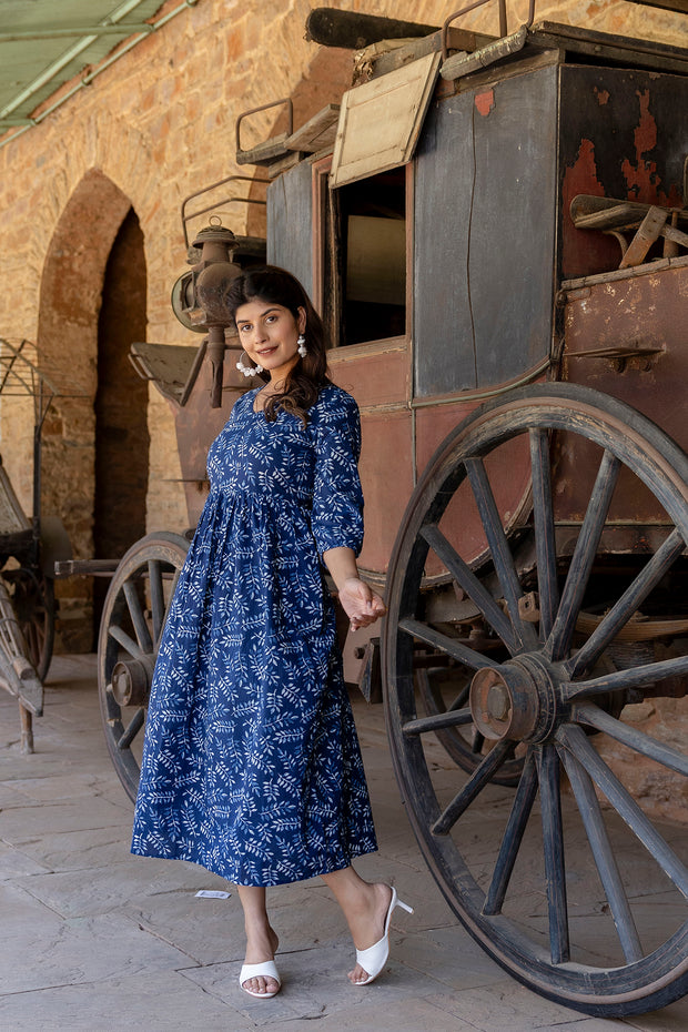 Women Indigo Blue Printed Dress With Three Quarter Sleeves