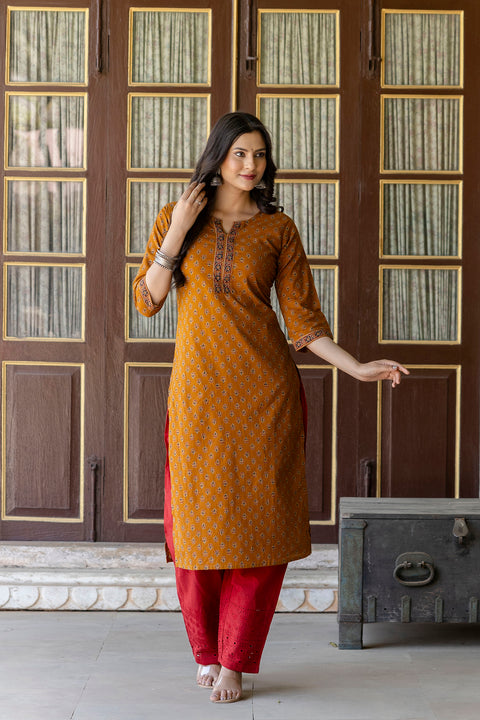 Women Mustrad Ethnic Printed Straight Kurta with Three Quarter Sleeves