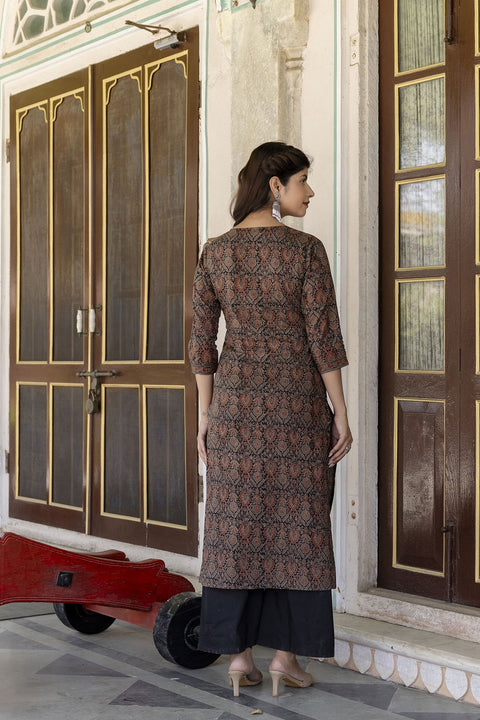 Women Multi Printed Straight Kurta With Three Quarter Sleeves