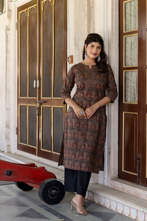 Women Multi Printed Straight Kurta With Three Quarter Sleeves