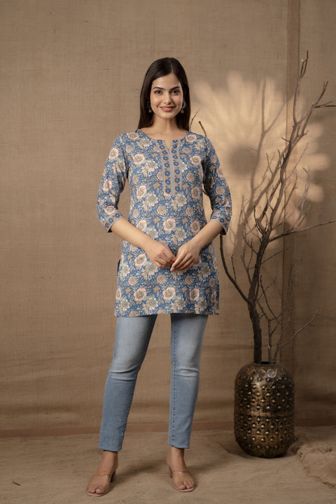 Women Blue Floral Printed Straight Tunic With Three Quarter Sleeves