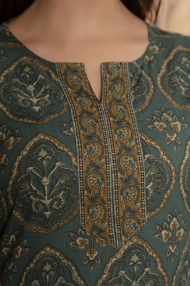 Women Green Ethnic Printed Tunic With Three Quarter Sleevs