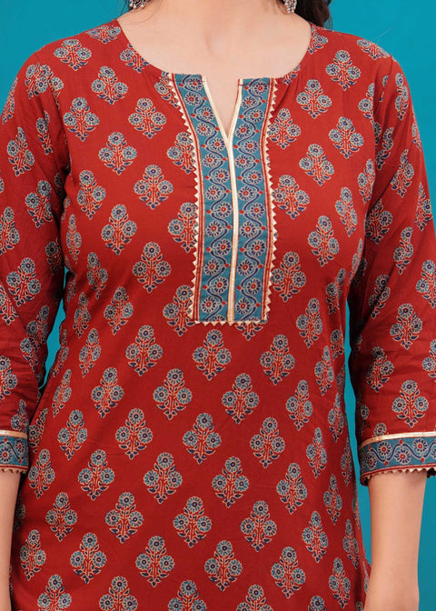 Women Maroon Printed Straight Kurta with Three Quarter Sleeves