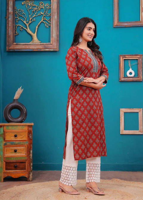 Women Maroon Printed Straight Kurta with Three Quarter Sleeves