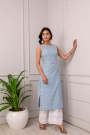 Women Blue Ethnic Straight Sleeveless Kurta