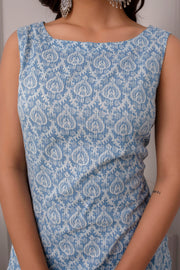 Women Blue Ethnic Straight Sleeveless Kurta