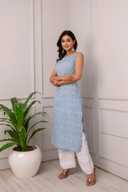 Women Blue Ethnic Straight Sleeveless Kurta
