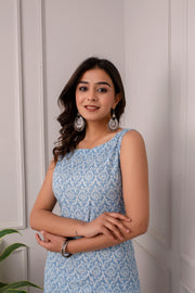 Women Blue Ethnic Straight Sleeveless Kurta