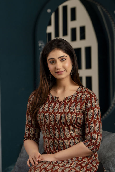 Women Maroon Printed Straight Kurta With Three Quarter Sleeves