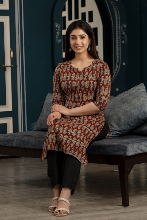 Women Maroon Printed Straight Kurta With Three Quarter Sleeves