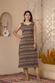 Women Black Printed Straight Sleeveless Kurta