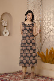Women Black Printed Straight Sleeveless Kurta