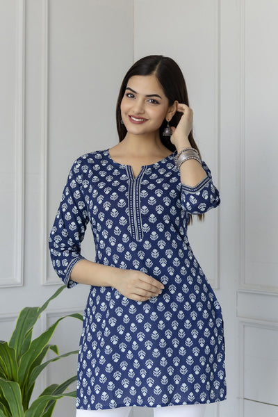 Women Blue Straight Tunic With Three Quaretr Sleeves