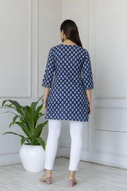 Women Blue Straight Tunic With Three Quaretr Sleeves