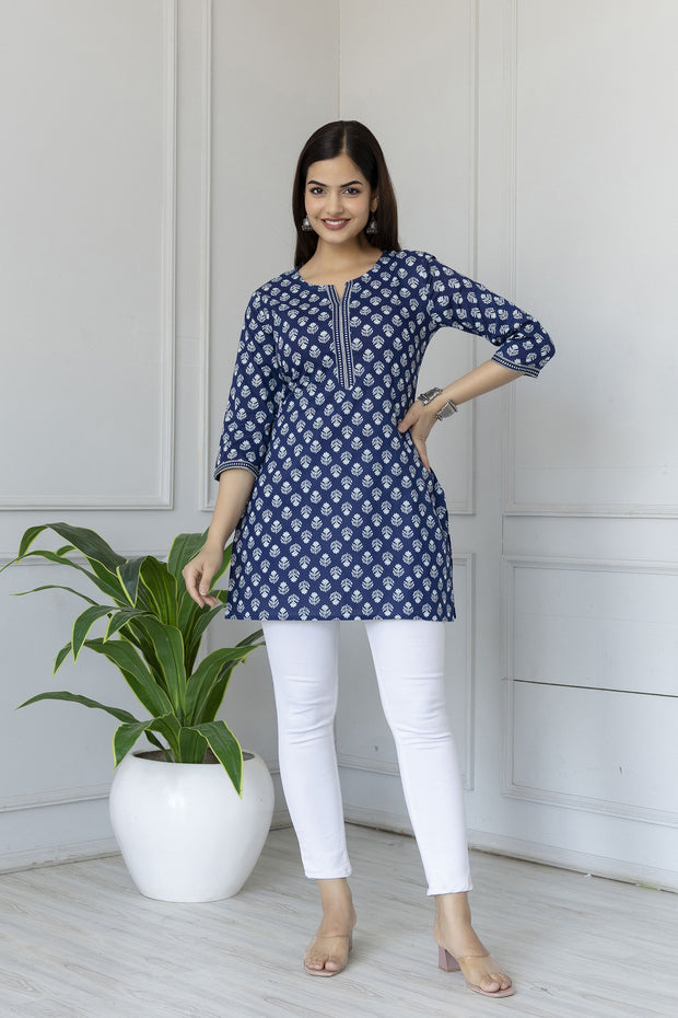 Women Blue Straight Tunic With Three Quaretr Sleeves