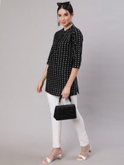 Women Black Straight Tunic With Three Quaretr Sleeves