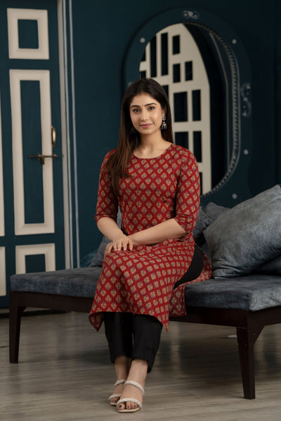 Women Maroon Printed Straight Kurta With Three Quarter Sleeves