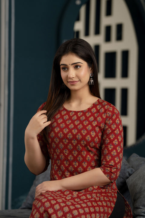 Women Maroon Printed Straight Kurta With Three Quarter Sleeves