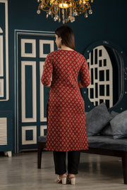 Women Maroon Printed Straight Kurta With Three Quarter Sleeves