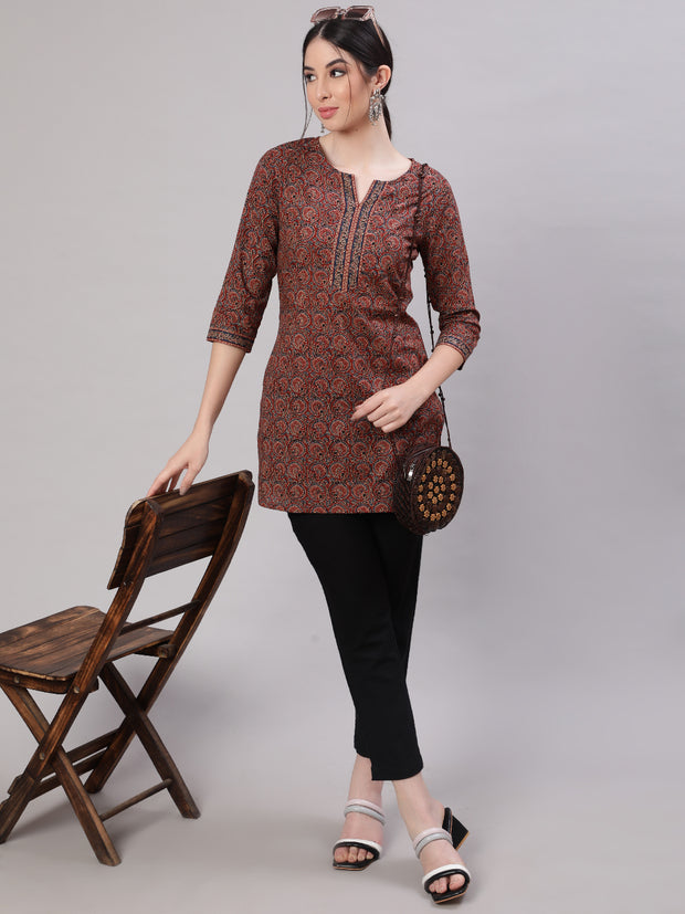 Women Multi Color Printed Straight Tunic With Three Quarter Sleeves