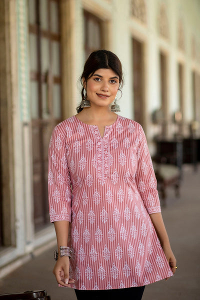 Women Pink Straight Tunic With Three Quaretr Sleeves