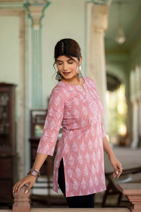 Women Pink Straight Tunic With Three Quaretr Sleeves