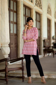 Women Pink Straight Tunic With Three Quaretr Sleeves