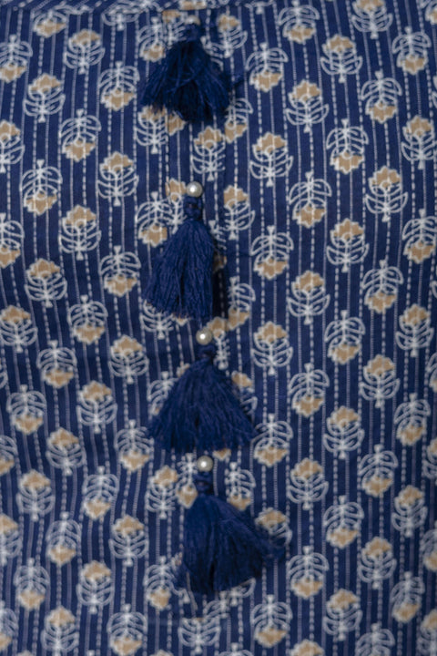 Women Blue Ethnic Straight Sleeveless Kurta