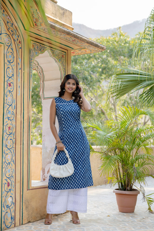 Women Blue Ethnic Straight Sleeveless Kurta