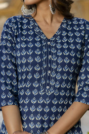 Women Blue Ethnic Printed Straight Kurta with Three Quarter Sleeves