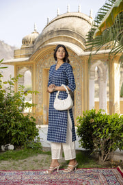 Women Blue Ethnic Printed Straight Kurta with Three Quarter Sleeves