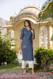 Women Blue Ethnic Printed Straight Kurta with Three Quarter Sleeves