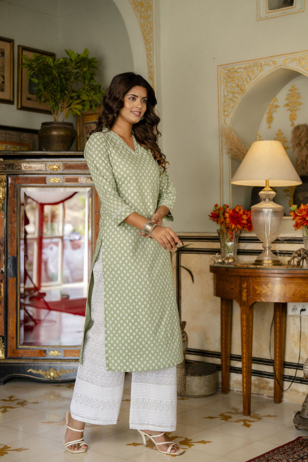 Women Green Ethnic Printed Straight Kurta with Three Quarter Sleeves