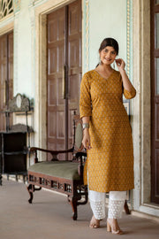 Women Yellow Ethnic Printed Straight Kurta with Three Quarter Sleeves