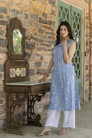 Women Blue Ethnic Straight Sleeveless Kurta