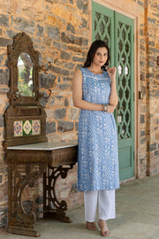 Women Blue Ethnic Straight Sleeveless Kurta