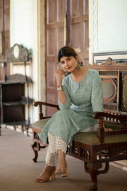 Women Green Ethnic Printed Straight Kurta with Three Quarter Sleeves