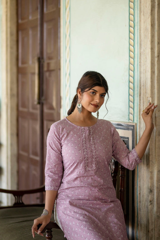 Women Purple Ethnic Printed Straight Kurta with Three Quarter Sleeves