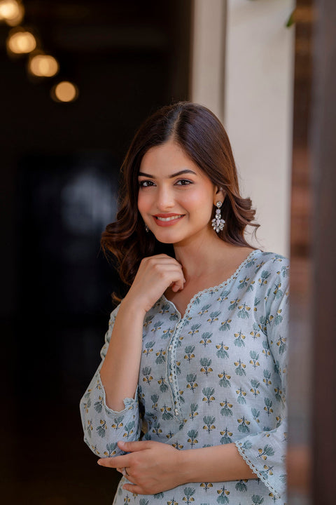 Women Green Ethnic Printed Straight Kurta with Three Quarter Sleeves