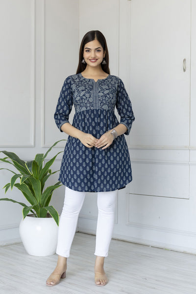 Women Blue Printed Tunic With Three Quaretr Sleeves