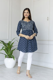 Women Blue Printed Tunic With Three Quaretr Sleeves