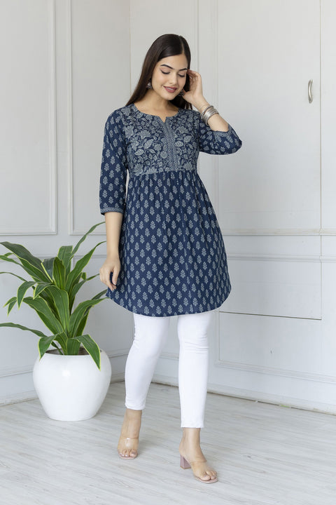 Women Blue Printed Tunic With Three Quaretr Sleeves