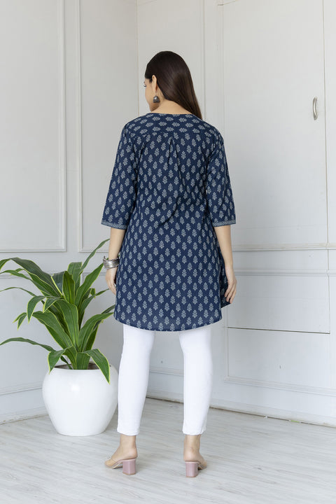 Women Blue Printed Tunic With Three Quaretr Sleeves