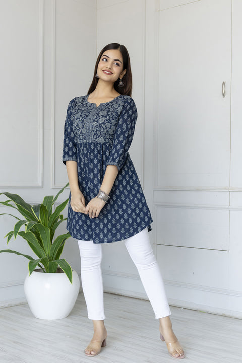 Women Blue Printed Tunic With Three Quaretr Sleeves