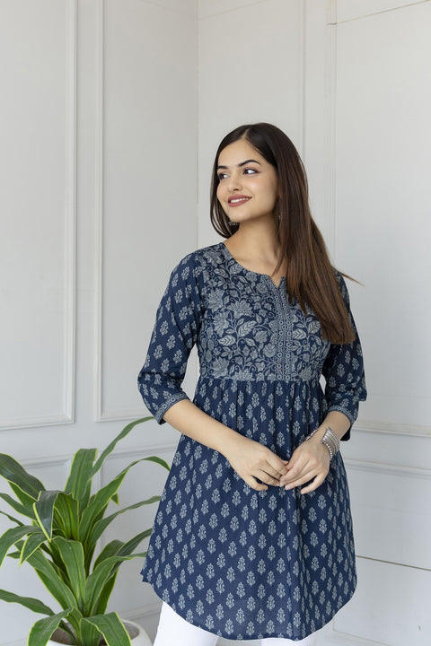 Women Blue Printed Tunic With Three Quaretr Sleeves