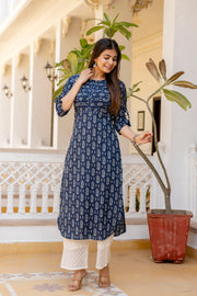 Women Navy Blue Printed Straight Kurta with Three Quarter Sleeves
