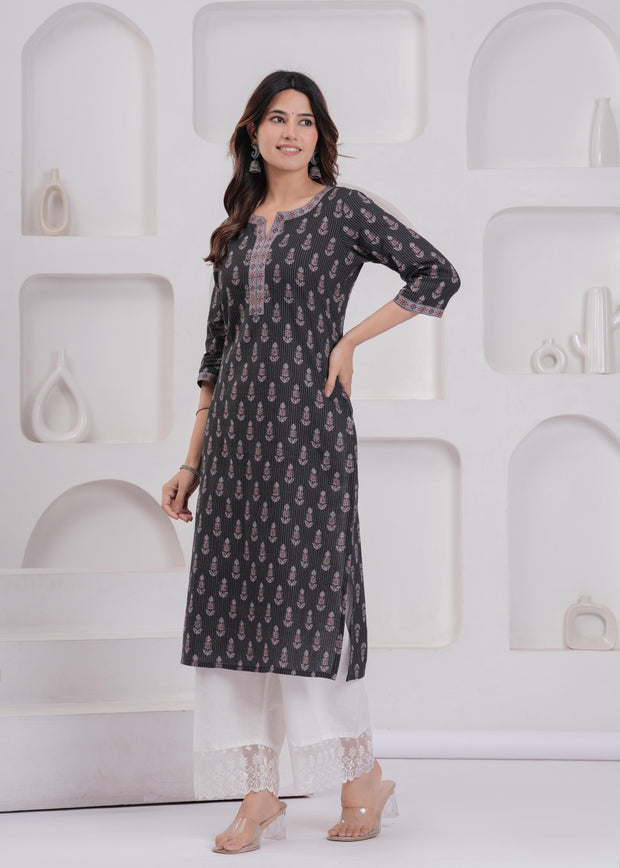 Women Black Printed Straight Kurta with Three Quarter Sleeves