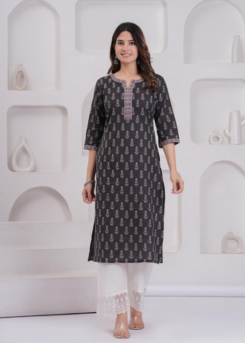Women Black Printed Straight Kurta with Three Quarter Sleeves