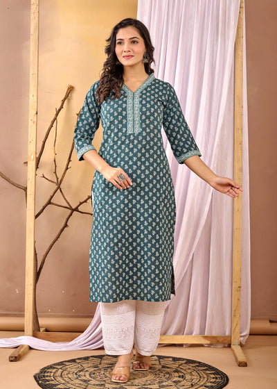 Women Green Printed Straight Kurta with Three Quarter Sleeves